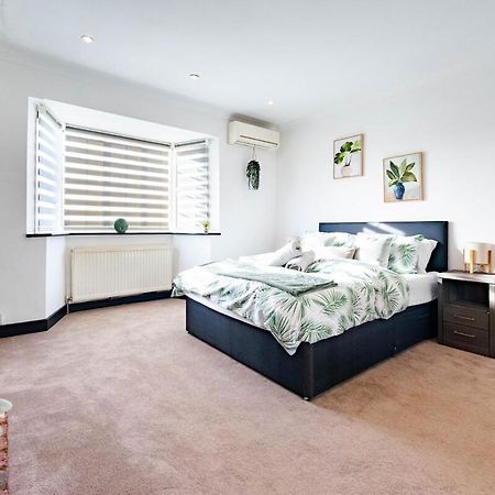 Four Bedroom House By Brookland Stays Serviced Accommodation Short Lets Bushey With Free Wifi מראה חיצוני תמונה