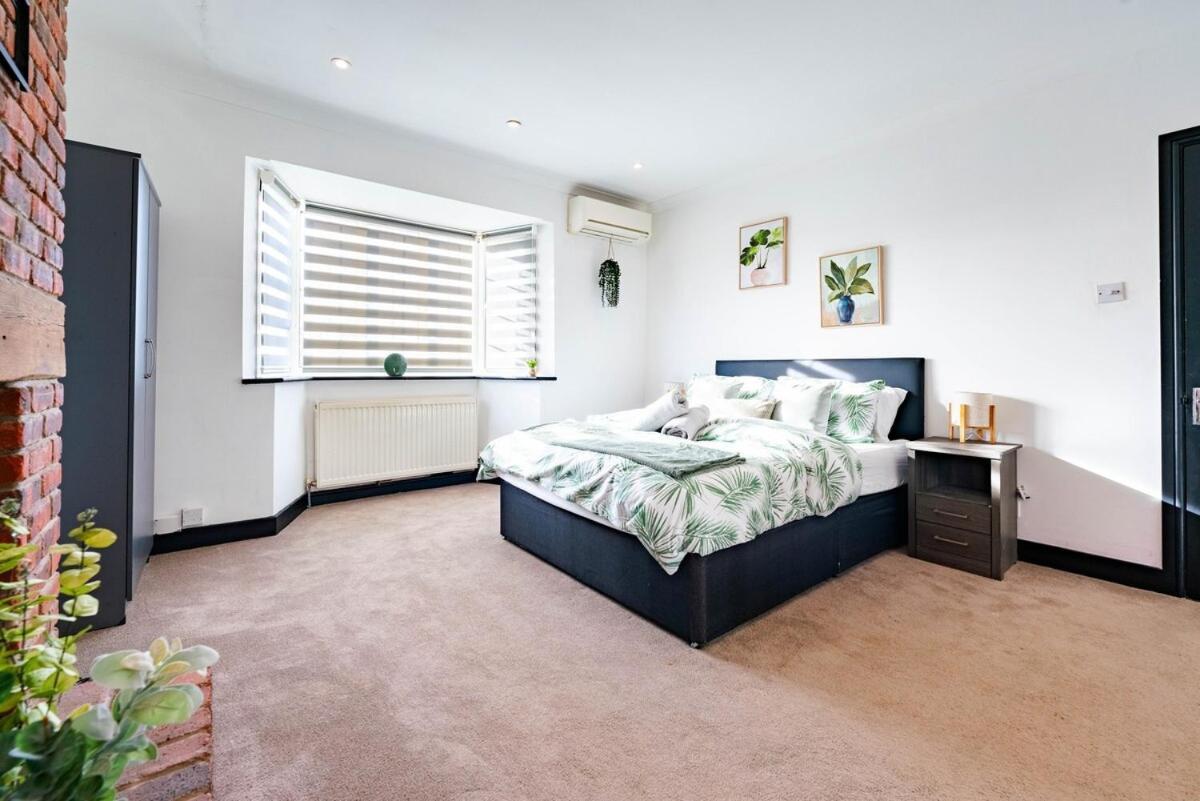 Four Bedroom House By Brookland Stays Serviced Accommodation Short Lets Bushey With Free Wifi מראה חיצוני תמונה